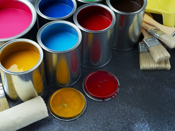 Qual a diferença entre tinta acrílica, látex e esmalte sintético?