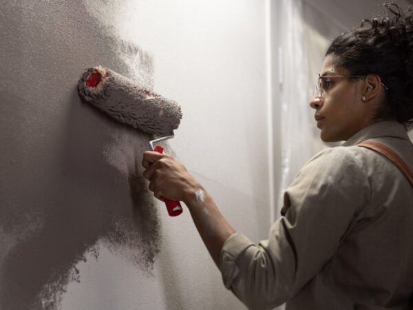 Qual o melhor tipo de tinta para garantir durabilidade e cobertura?