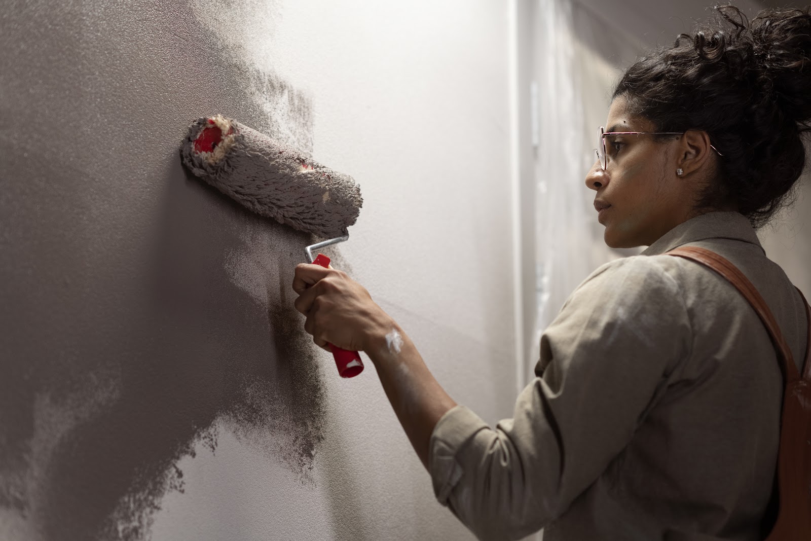 Qual o melhor tipo de tinta para garantir durabilidade e cobertura?